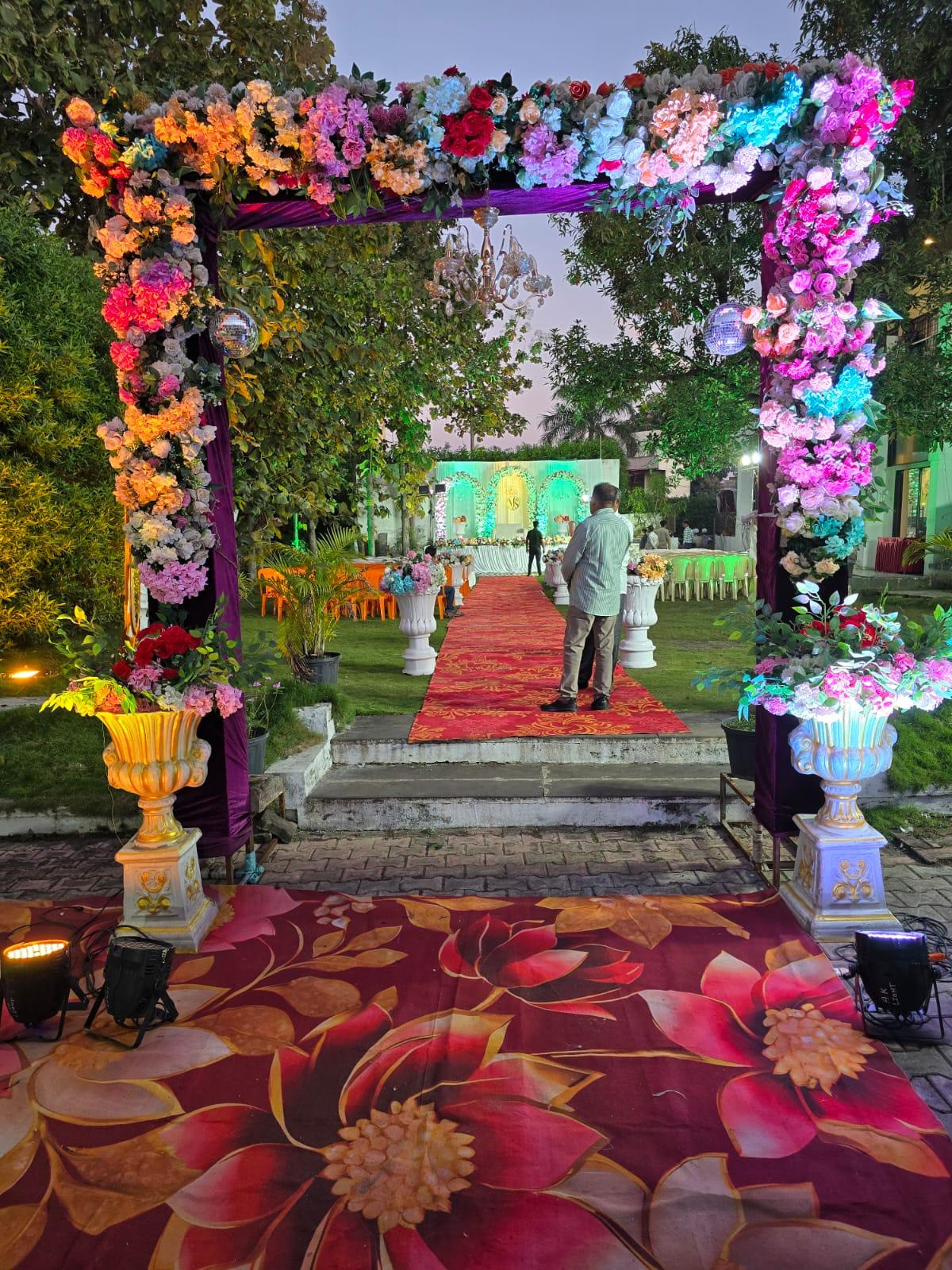 Banquet hall chandelier and ceiling